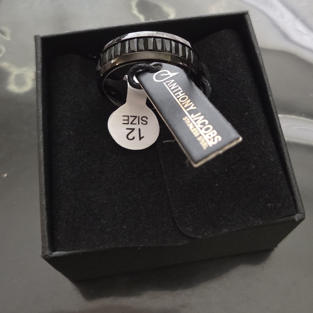 *NIB* Men's Ring Band